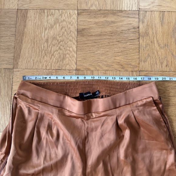 Torrid Wide Leg Satin High Rise Pant Size 2X - Picture 8 of 11